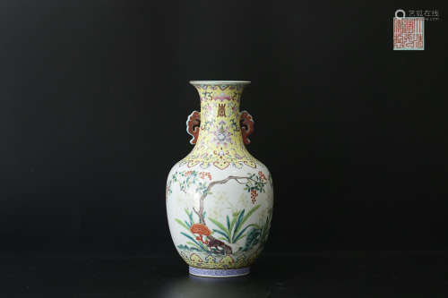 DAOGUANG MARK FAMILLE ROSE VASE