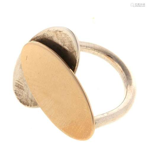 A Ladies Silver & Gold Disc Ring by Betty Cooke