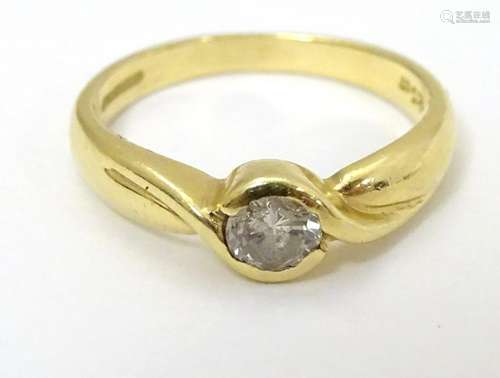 An 18ct gold ring set with diamond solitaire approx