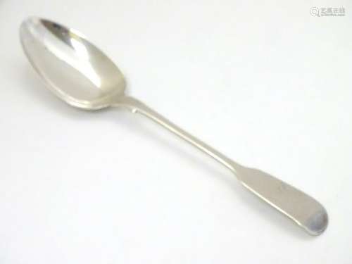 A silver fiddle pattern teaspoon hallmarked London 1828