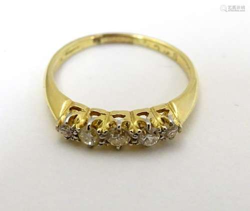 A 9ct gold ring set with 5 graduated diamonds in a