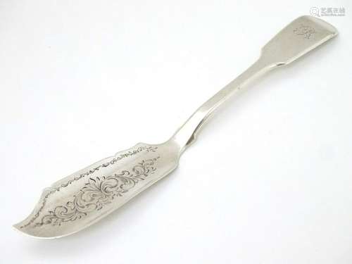 A Victorian silver fish knife / butter knife with