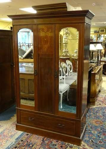 An early / mid 20thC mahogany wardrobe with checkered