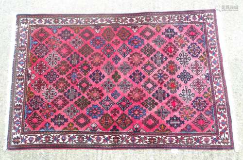 Carpet / rug : a hand woven woollen rug with red