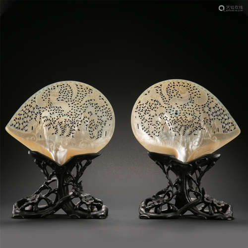 PAIR OF CHINESE MOTHER OF PEARL PLAQUE ON ROSEWOOD TABLE SCREEN