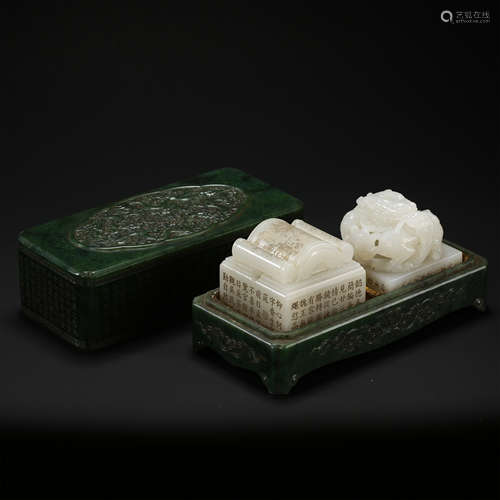 TWO CHINESE WHITE JADE BEAST SEALS IN SPINACH JADE CASE