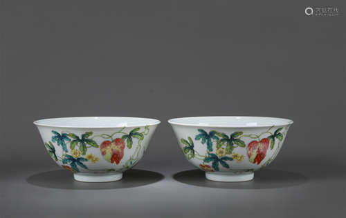 CHINESE PORCELAIN FAMILLE ROSE FRUIT BOWLS