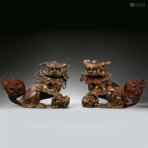 PAIR OF CHINESE BRONZE LION WITH BALL TABLE ITEMS