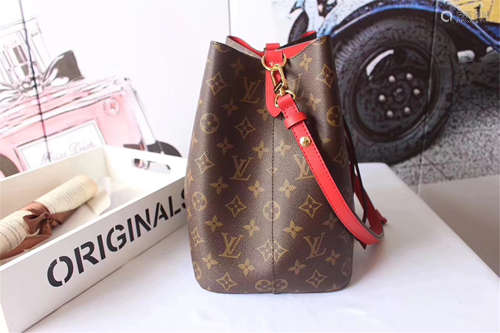 LOUIS VUITTON NEONOE SHOULDER BAG