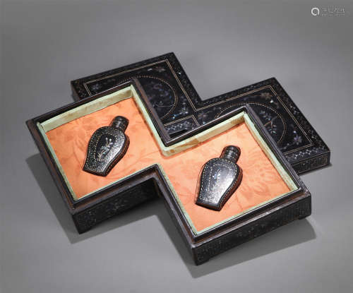 PAIR OF CHINESE MOTHER OF PEARL INLAID BLACK LACQUER SNUFF BOTTLES IN CASE