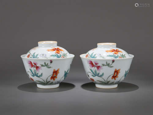 PAIR OF CHINESE PORCELAIN FAMILLE ROSE FLOWER LIDDED CUPS