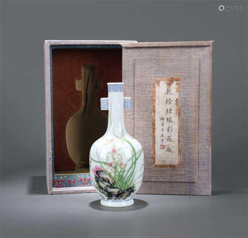 CHINESE PORCELAIN ENAMEL GALZE FLOWER VASE