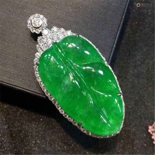 18K WHITE GOLD DIAMOND NATURAL JADEITE LEAF PENDANT