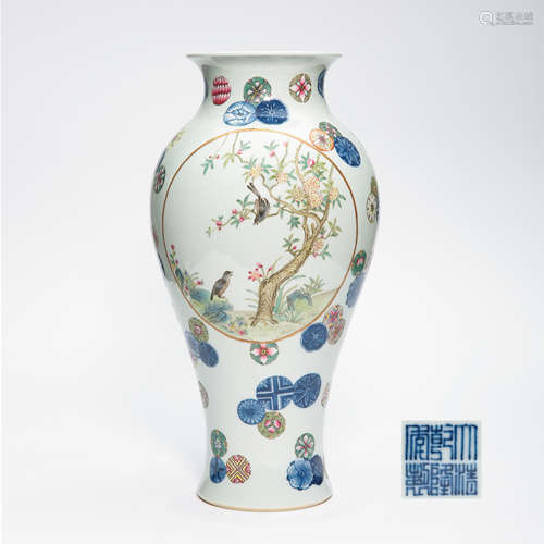 CHINESE PORCELAIN BLUE AND WHITE FAMILLE ROSE BIRD AND FLOWER VASE