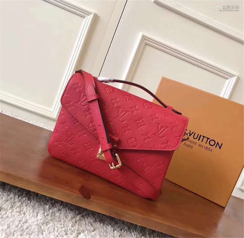 LOUIS VUITTON POCHETTET METIS SHOULDER BAG