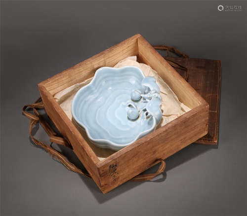 CHINESE PORCELAIN BLUE GLAZE LINGCHI SHAPED BRUSH WASHER