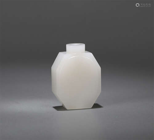 CHINESE WHITE JADE SNUFF BOTTLE