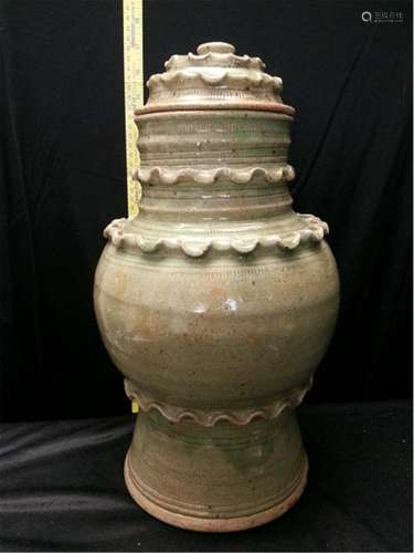 A BIG  Celadon Glazed Jar North Song Dynasty