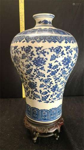 White and blue Porcelain meipin