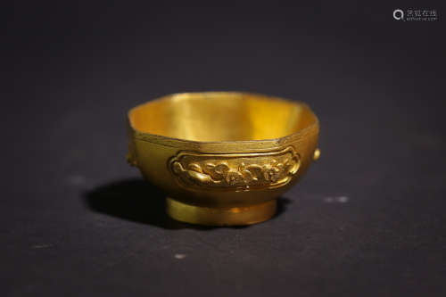 A Chinese Gilt Bronze Cup