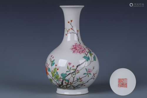  A Chinese Famille-Rose Porcelain Vase