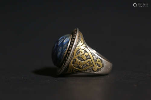 A Chinese Lapis Lazuli Inlaid Silver Ring
