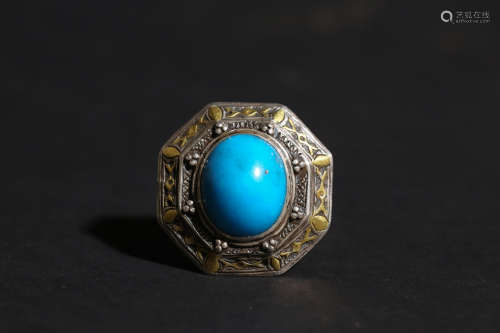 A Chinese Turquoise Inlaid Silver Ring