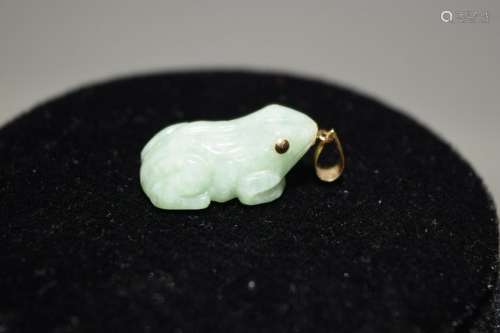 14K Gold Chinese Jadeite Carved Toad Pendant